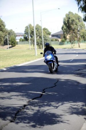 Cracks warning
