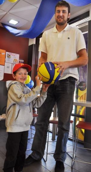 Bogut climbs the mountain