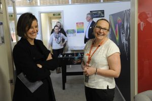 Steph drops in on youth