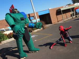 Towering figures at Deza-Con