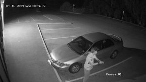 Man smashes window with golf club