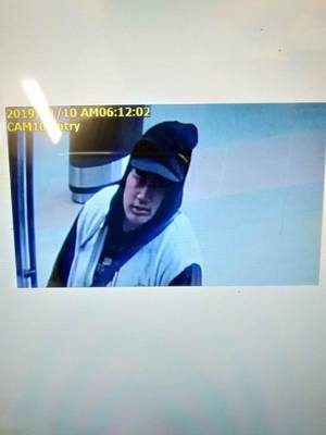 Liquor theft stashes bottles under jacket