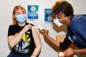 A journo rolls up her sleeve
