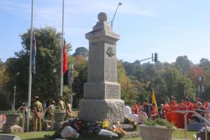 Crowds reunite for Anzacs