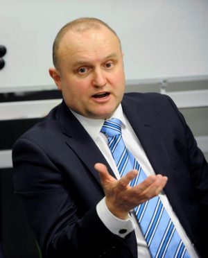 Punters get behind Albo, Wood
