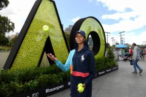 Ballkids catch tennis fever