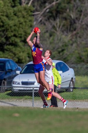 Withering Narre Warren and persistent Pakenham keep winning streaks alive