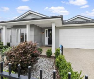 ’Thriving’ builder collapses