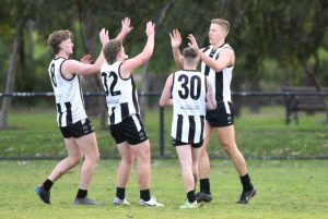 Magpies swoop on pole position in epic battle