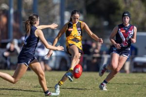 Stingrays girls win thriller
