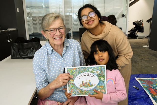 Author hosts mural workshop
